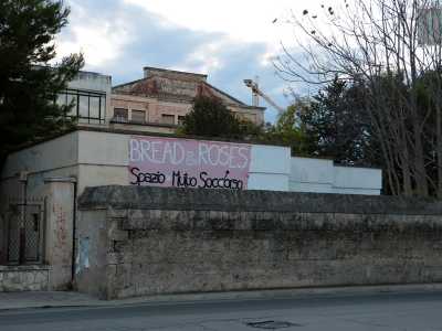 L�abbandonata villa Capriati, oggi occupata dal centro sociale �Bread and roses�
